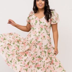 Eyelet Tiered Midi Dress In Pink Frosty Blooming Roses size medium